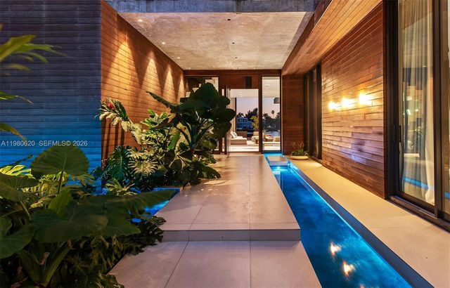 310 S Hibiscus Dr, Miami Beach, FL 33139