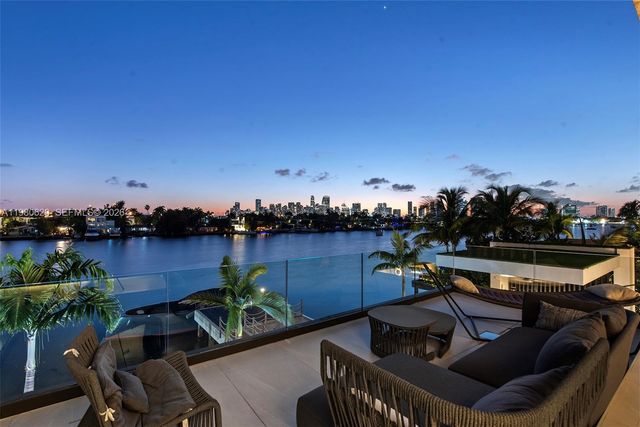 310 S Hibiscus Dr, Miami Beach, FL 33139