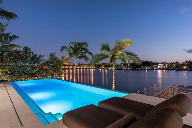 310 S Hibiscus Dr, Miami Beach, FL 33139