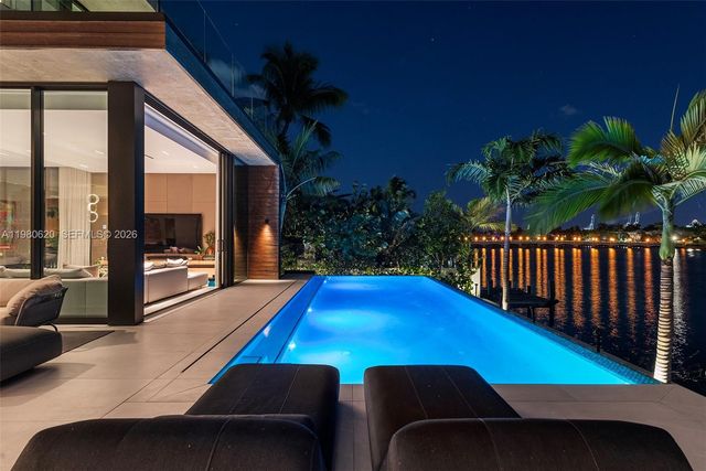 310 S Hibiscus Dr, Miami Beach, FL 33139