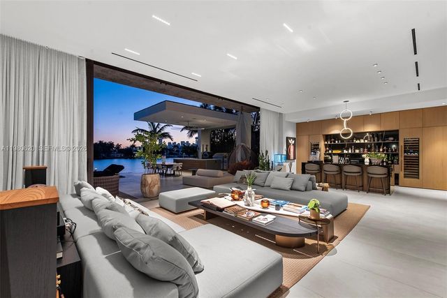 310 S Hibiscus Dr, Miami Beach, FL 33139