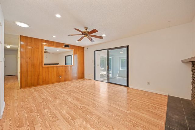3721 Thornhill Dr, Sacramento, CA 95826