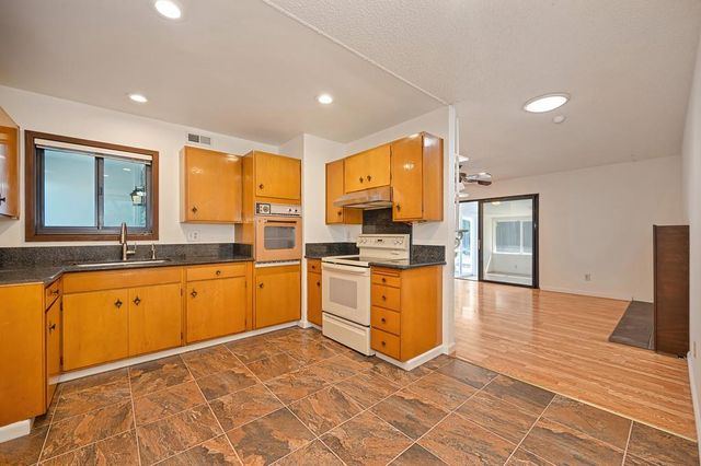 3721 Thornhill Dr, Sacramento, CA 95826