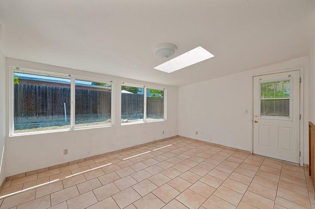 3721 Thornhill Dr, Sacramento, CA 95826