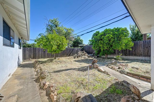 3721 Thornhill Dr, Sacramento, CA 95826