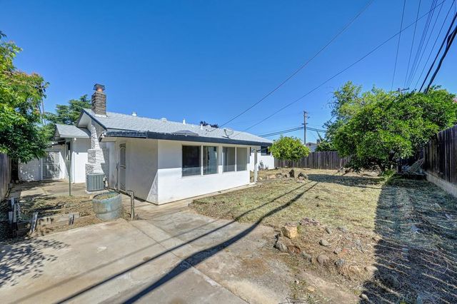 3721 Thornhill Dr, Sacramento, CA 95826