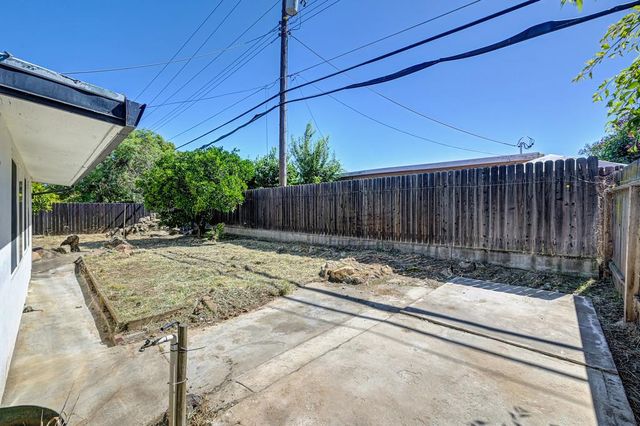 3721 Thornhill Dr, Sacramento, CA 95826