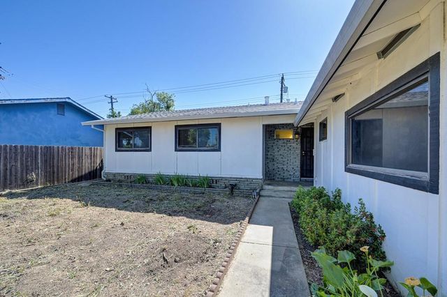 3721 Thornhill Dr, Sacramento, CA 95826