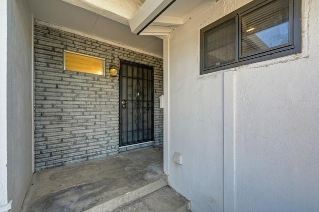 3721 Thornhill Dr, Sacramento, CA 95826