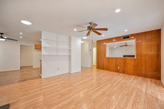 3721 Thornhill Dr, Sacramento, CA 95826