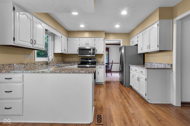 10194 Briar Creek Lane, Carmel, IN 46033