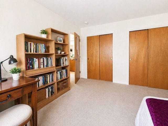 33 Paul St 24, Newton, MA 02459