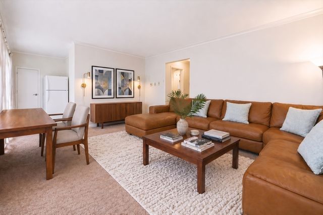 33 Paul St 24, Newton, MA 02459