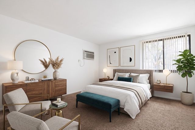 33 Paul St 24, Newton, MA 02459