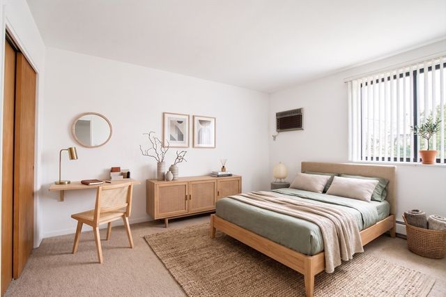 33 Paul St 24, Newton, MA 02459