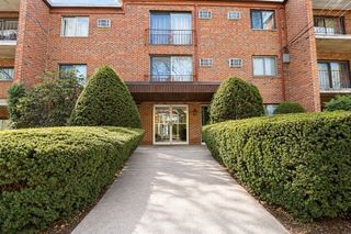 33 Paul St 24, Newton, MA 02459