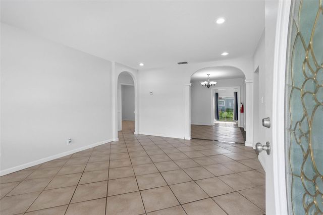 2405 E ANNIE STREET, Tampa, FL 33612