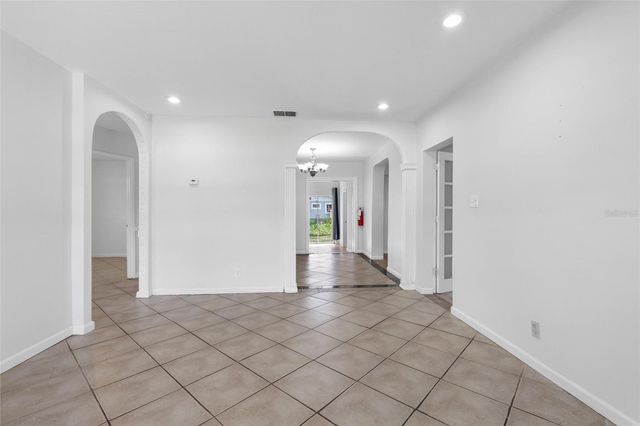 2405 E ANNIE STREET, Tampa, FL 33612
