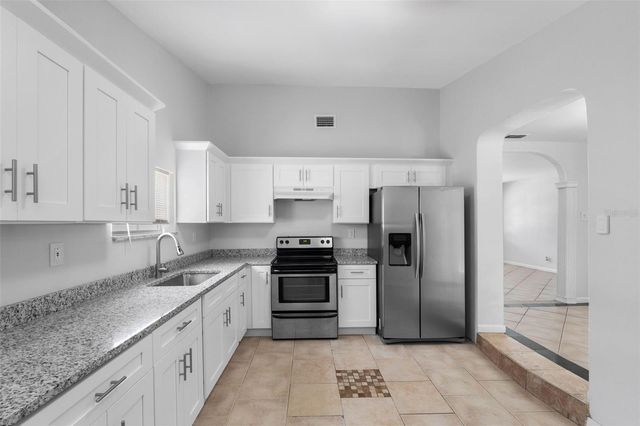 2405 E ANNIE STREET, Tampa, FL 33612