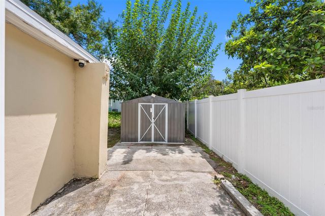 2405 E ANNIE STREET, Tampa, FL 33612
