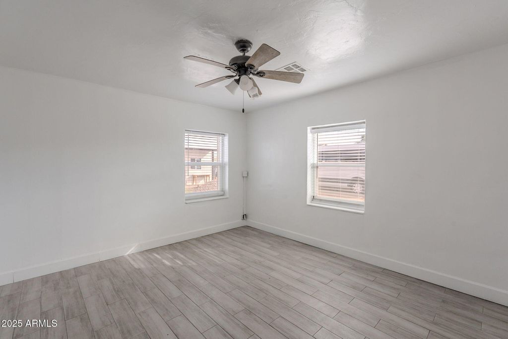 Image 21 of property listing at 1414 E MORELAND Street, Phoenix, AZ 85006