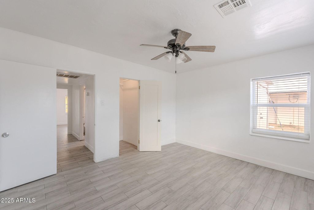 Image 24 of property listing at 1414 E MORELAND Street, Phoenix, AZ 85006