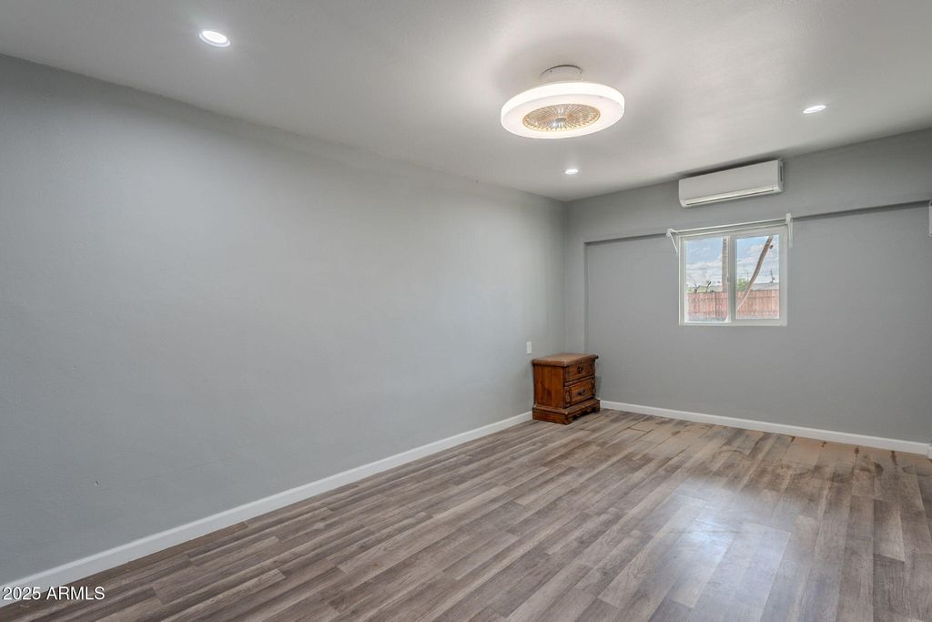 Image 31 of property listing at 1414 E MORELAND Street, Phoenix, AZ 85006