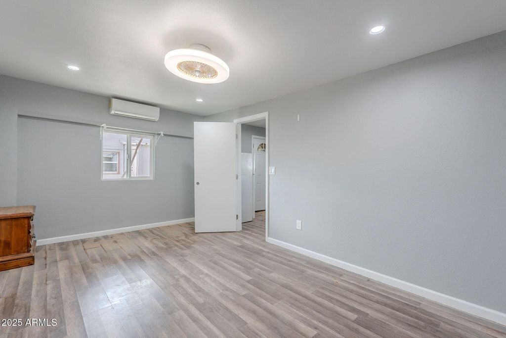 Image 33 of property listing at 1414 E MORELAND Street, Phoenix, AZ 85006