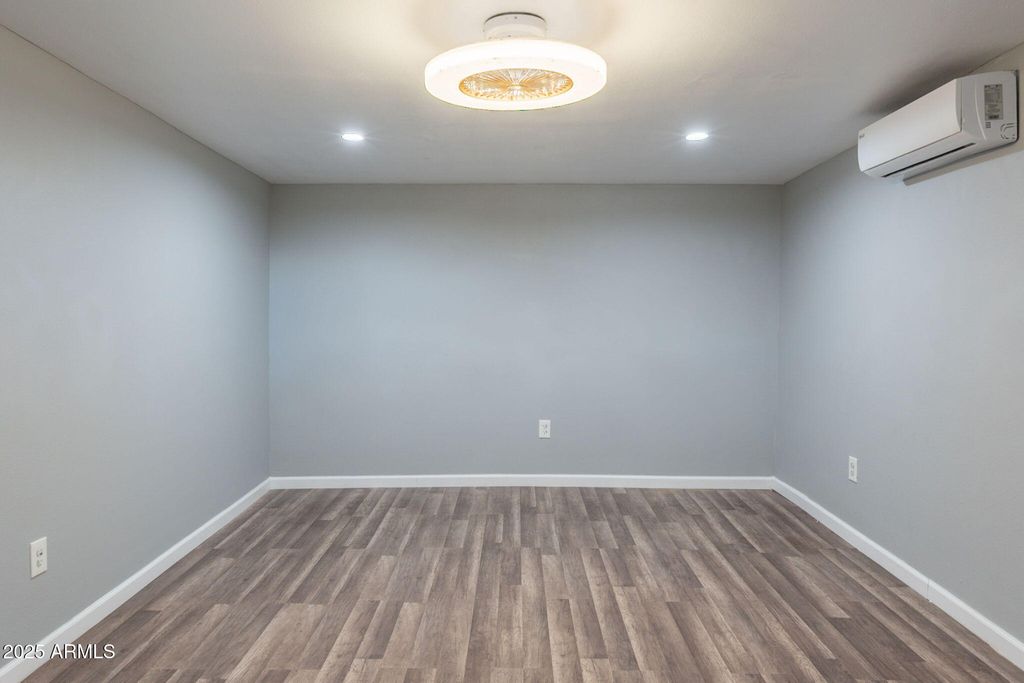 Image 37 of property listing at 1414 E MORELAND Street, Phoenix, AZ 85006