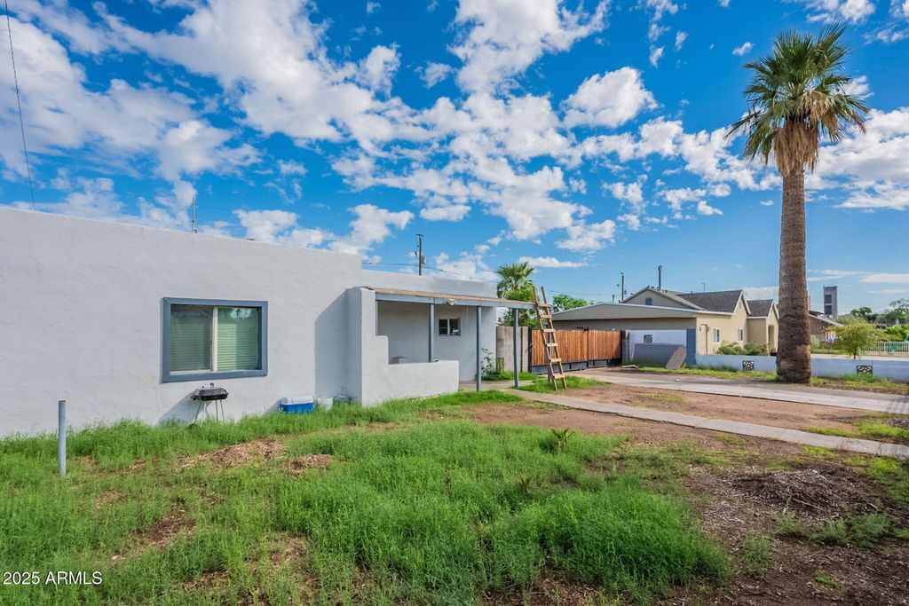 Image 4 of property listing at 1414 E MORELAND Street, Phoenix, AZ 85006