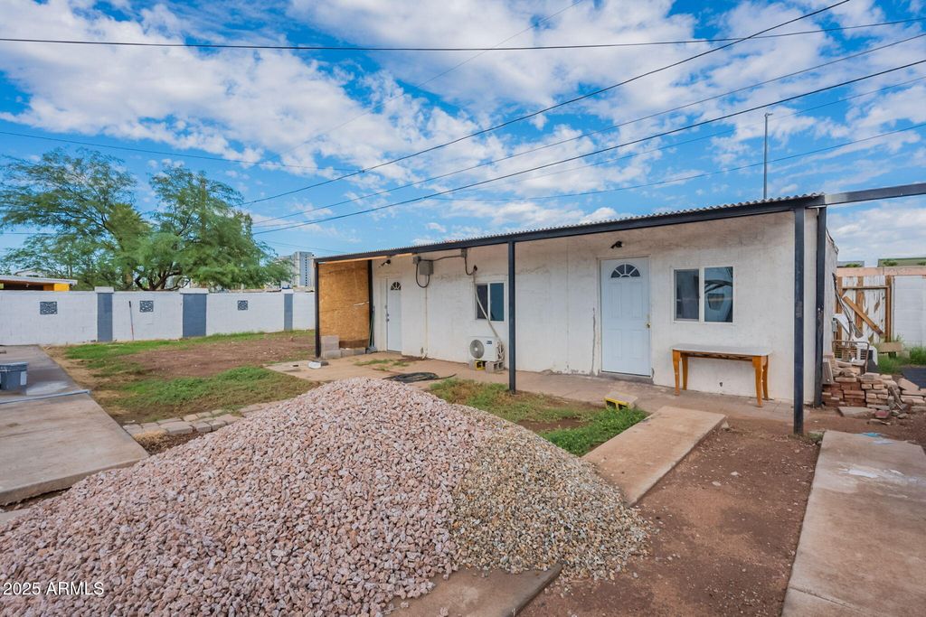 Image 42 of property listing at 1414 E MORELAND Street, Phoenix, AZ 85006
