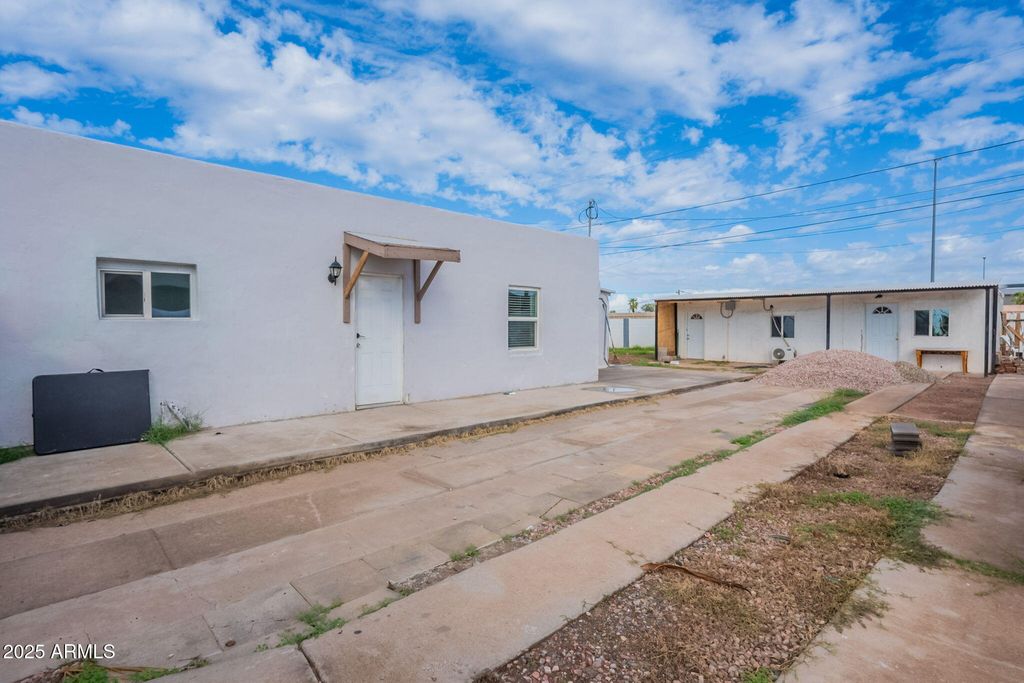 Image 44 of property listing at 1414 E MORELAND Street, Phoenix, AZ 85006