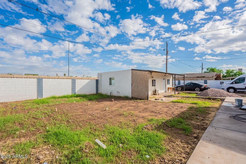 Image 46 of property listing at 1414 E MORELAND Street, Phoenix, AZ 85006