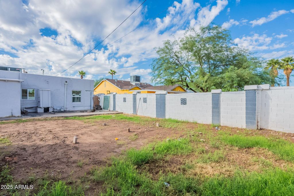 Image 48 of property listing at 1414 E MORELAND Street, Phoenix, AZ 85006