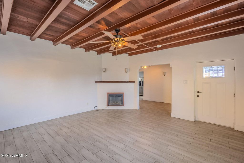 Image 5 of property listing at 1414 E MORELAND Street, Phoenix, AZ 85006