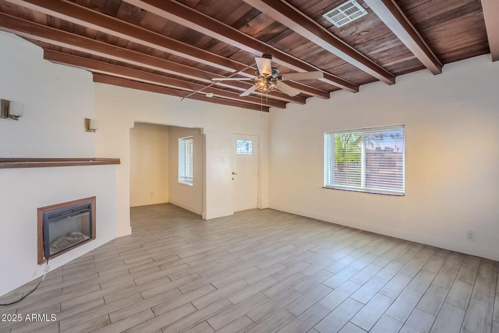 Image 6 of property listing at 1414 E MORELAND Street, Phoenix, AZ 85006