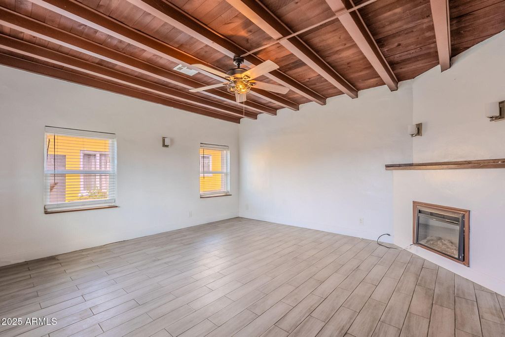 Image 7 of property listing at 1414 E MORELAND Street, Phoenix, AZ 85006