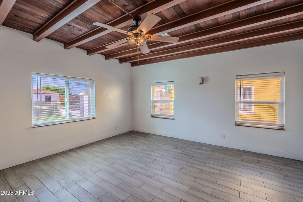 Image 8 of property listing at 1414 E MORELAND Street, Phoenix, AZ 85006