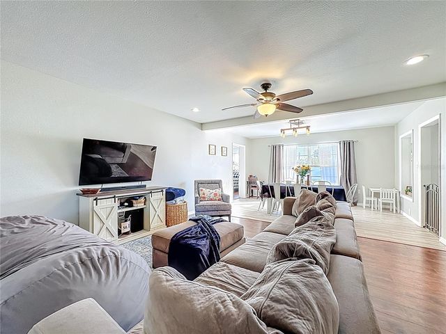 1521 BANYAN DR., Venice, FL 34293