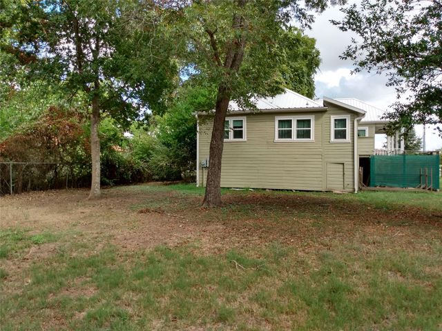 1305 Pine ST, Bastrop, TX 78602