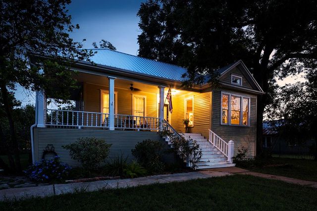 1305 Pine ST, Bastrop, TX 78602
