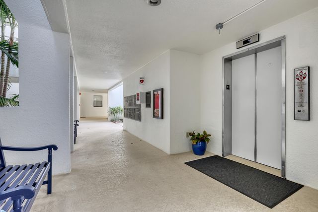 945 Oak Harbour Drive 945, Juno Beach, FL 33408