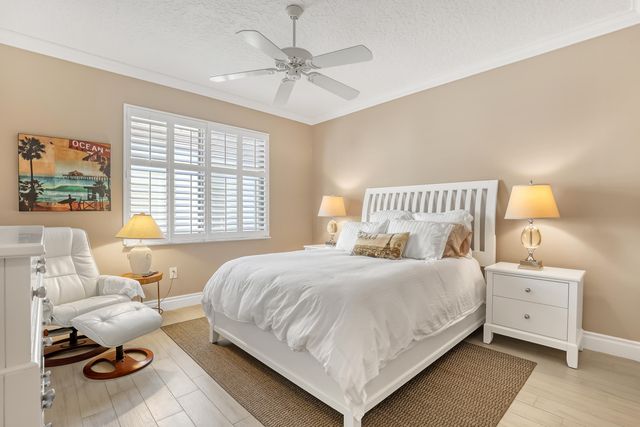 945 Oak Harbour Drive 945, Juno Beach, FL 33408