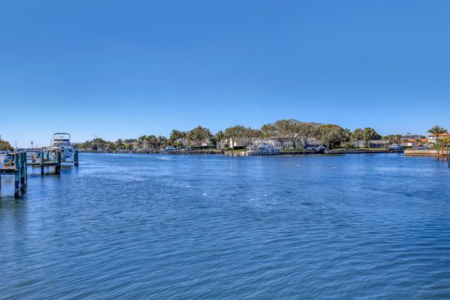 945 Oak Harbour Drive 945, Juno Beach, FL 33408