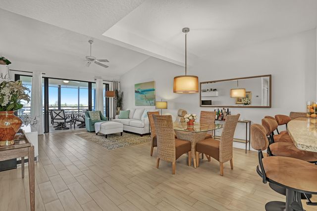 945 Oak Harbour Drive 945, Juno Beach, FL 33408