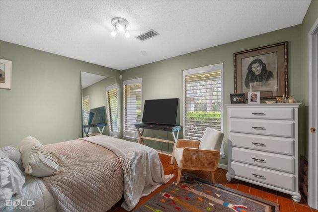 9450 Red Oak Lane, Shreveport, LA 71106