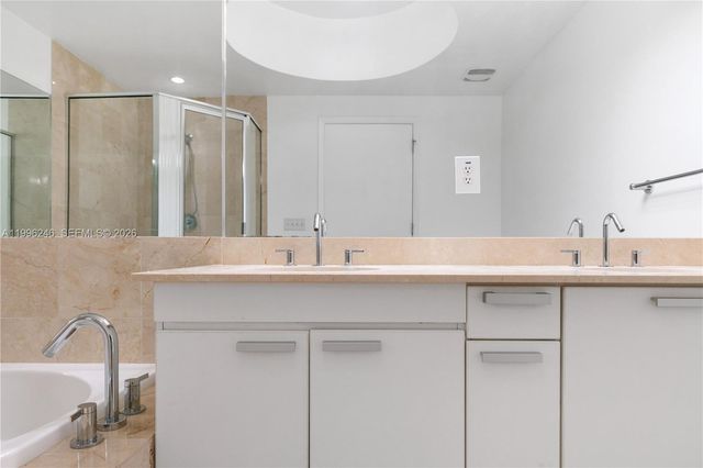 3131 NE 188th St 2-1010, Aventura, FL 33180