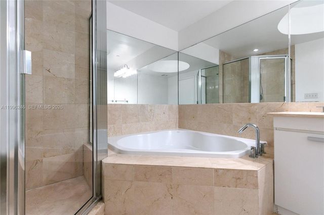 3131 NE 188th St 2-1010, Aventura, FL 33180