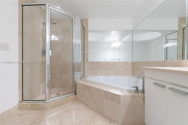 3131 NE 188th St 2-1010, Aventura, FL 33180