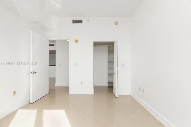 3131 NE 188th St 2-1010, Aventura, FL 33180